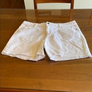 White Women's Frayed Hem Denim Shorts. 5.5 inch inseam. EUC